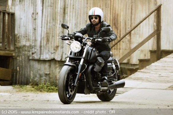 Moto Guzzi Audace en ville