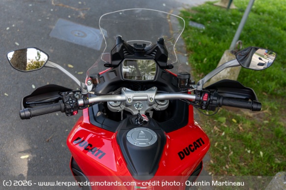 Le poste de pilotage de la Ducati Multistrada V2