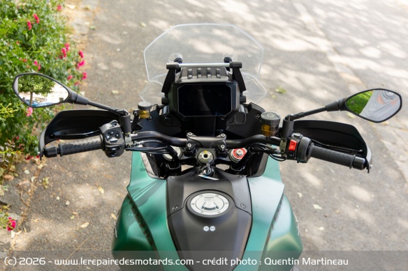 Le poste de pilotage de la Moto Guzzi Stelvio