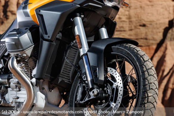 La fourche inversée de la Moto Guzzi Stelvio