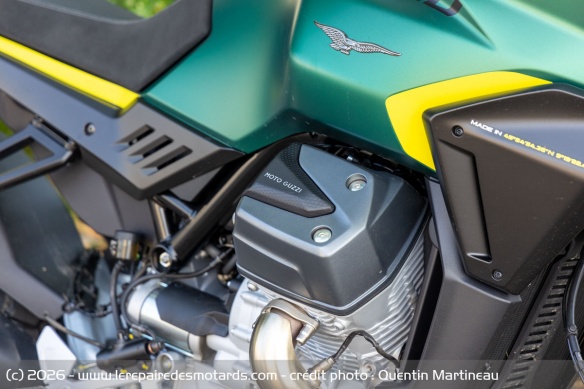 Les finitions sont du moteur sont plus r&eacute;ussies sur la Moto Guzzi Stelvio
