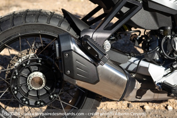 Le silencieux de la Moto Guzzi Stelvio