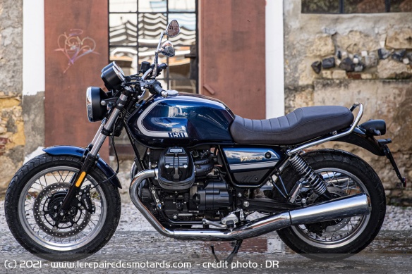 223 kg tous pleins faits pour la V7 Special, 128 kilos pour la Stone