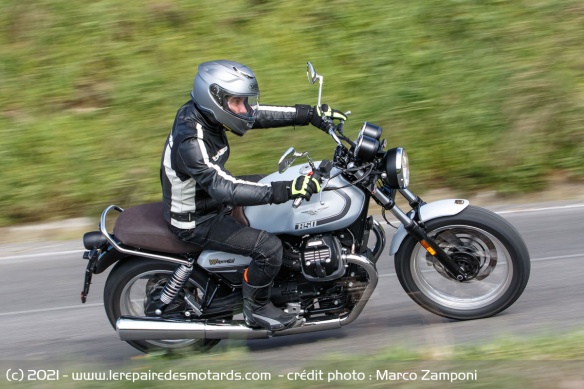65 cv (48 kW) à 6.800 tours/minute