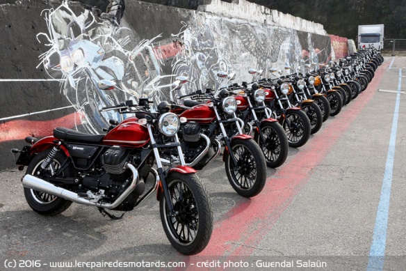 Moto Guzzi V9 rouge
