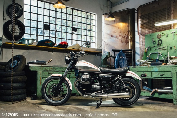 Moto Guzzi V9 blanche