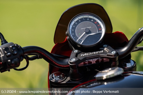 Le compteur de la Moto Morini Calibro 700