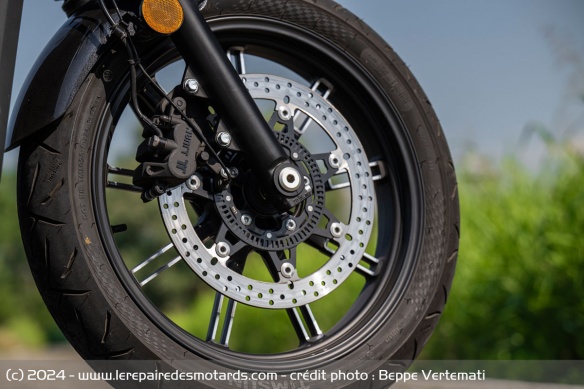 Le frein avant de la Moto Morini Calibro 700