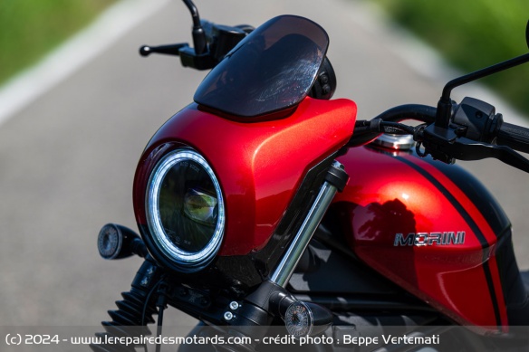 Le phare à LED de la Moto Morini Calibro 700
