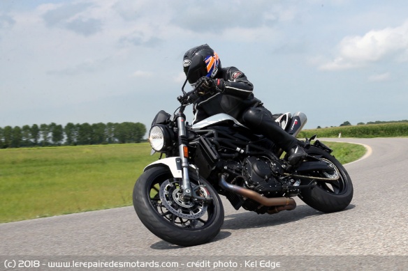 La Corsaro 1200 ZT en virage