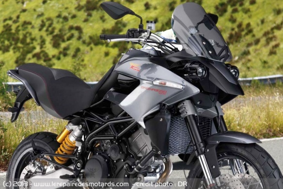 Moto Morini GranPasso en gris