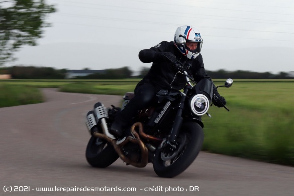 Essai de la Moto Morini Super Scrambler sur route