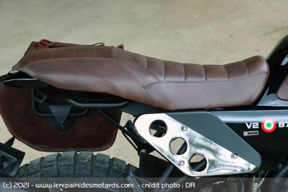 La selle plate de la Moto Morini Super Scrambler