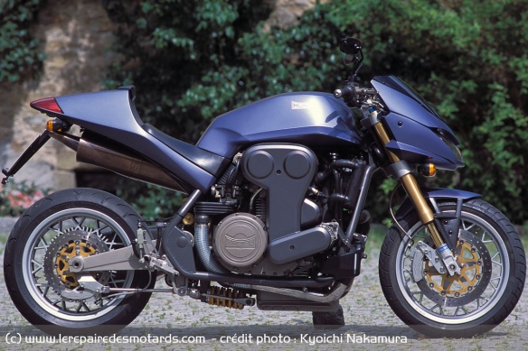 A l'inverse de l'ancêtre TTS 1200, le moteur est ici entièrement réalisé par Münch, à l'exception de la culasse