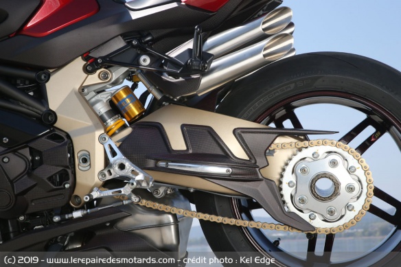 Le monobras oscillant de la MV Agusta Brutale 1000 Serie Oro