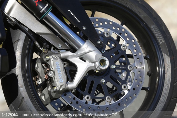 Freins Brembo et fourche Marzotti MV Agusta Stradale 800