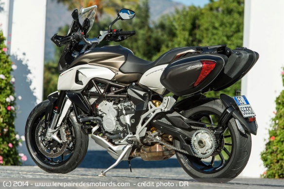 Vue arrière MV Agusta Stradale 800