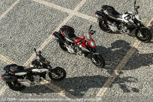 Vue de dessus des différrents coloris MV Agusta Stradale 800