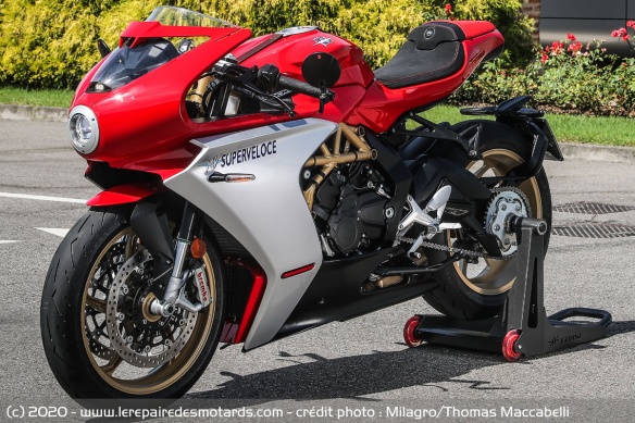 Essai de la MV Agusta Superveloce 800