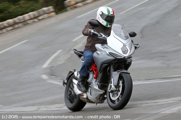 Essai MV Agusta Turismo Veloce 800 sur nationale