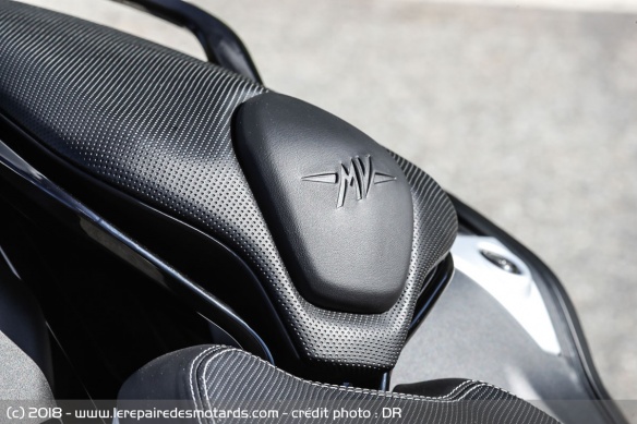La selle passager de la MV Agusta Turismo Veloce 800 Lusso SCS