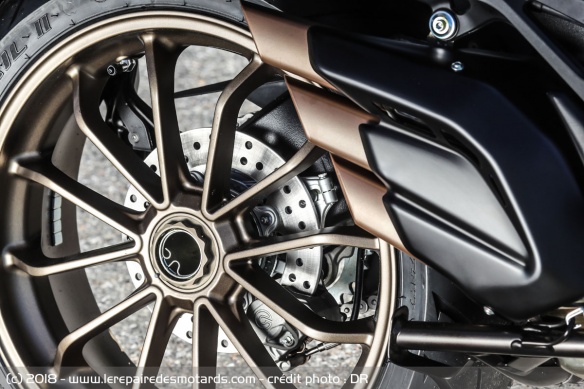 Le silencieux de la MV Agusta Turismo Veloce 800 Lusso SCS