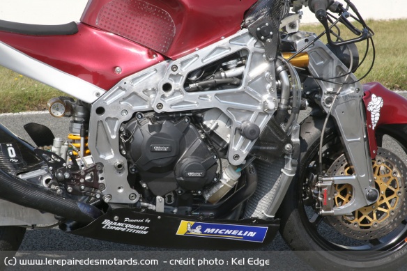 Le moteur de Honda CBR600RR a été mis en conformité avec la règlementation Moto2