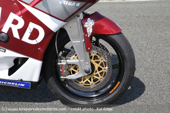 La Nard est équipée de roues OZ Racing et de freins Brembo