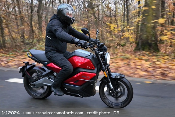 En mode Sport, la moto offre un dynamisme bien supérieur