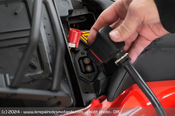 Il faut compter 7 heures pour recharger les deux batteries à 100 %