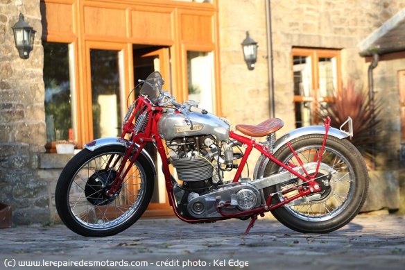 C'est une Norton Model 19 de 1952 qui sert de base à la Fredder