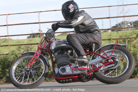 Si la roue avant limite la vivacité, la moto tourne bien malgré tout