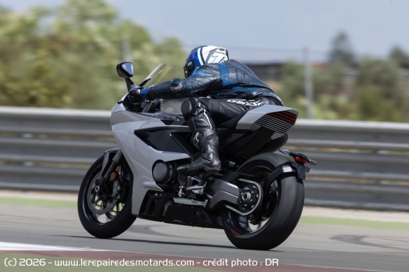 Essai de la Norton Manx R sur piste