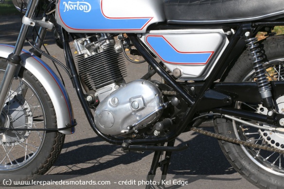Le moteur de la P92 est bascul pour permettre le dport du slecteur de vitesse