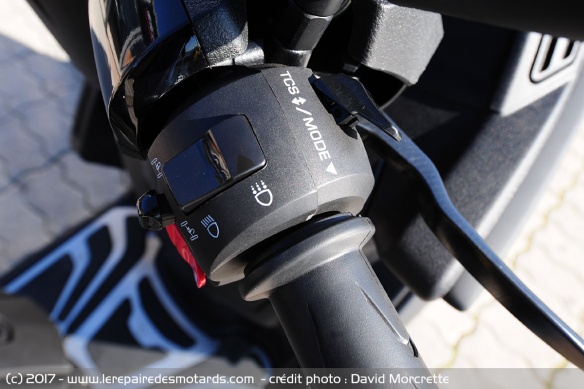 Commodo droit, switch feux DRL et modes