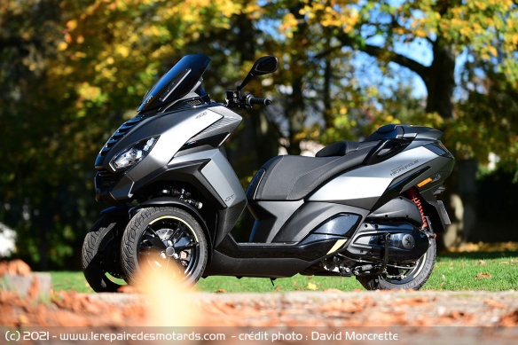 Un scooter 3 roues élégant et très bien fini