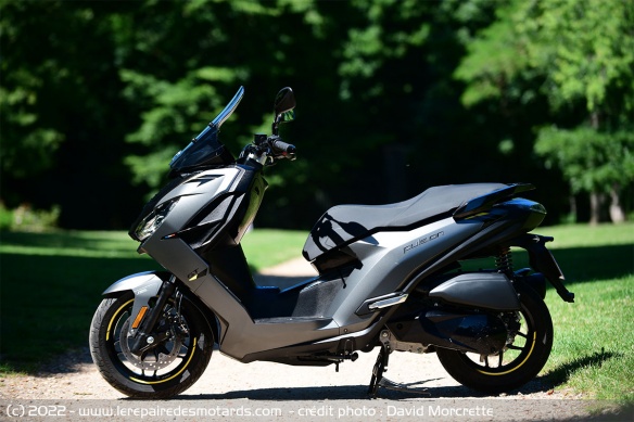 Un scooter élégant et bien fini