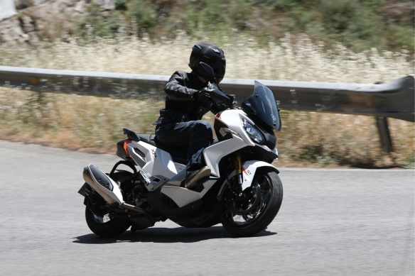 Essai maxi-scooter Peugeot XP 400 Essai maxi-scooter Peugeot XP 400