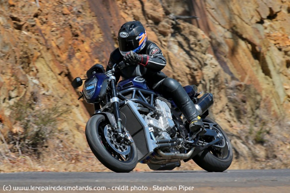 La PGM V8 en virage