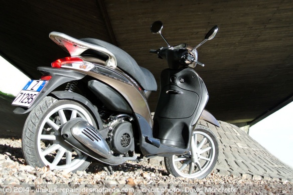 Scooter Piaggio Liberty 125 en ville
