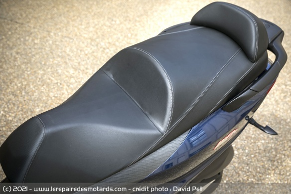 Selle large et longue du MP3 avec une hauteur de 790mm