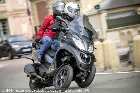 Le Piaggio MP3 400 HPE en ville