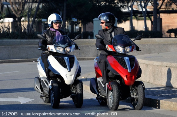 Coloris scooters Piaggio MP3 Yourban en blanc et rouge