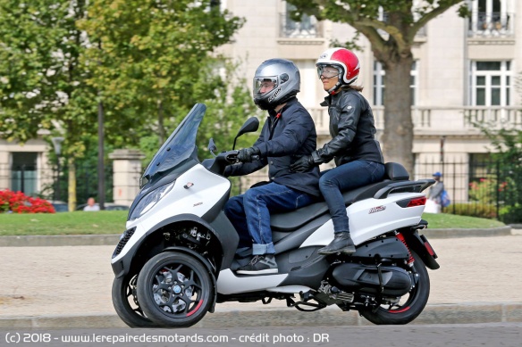 En duo sur le Piaggio MP3 350