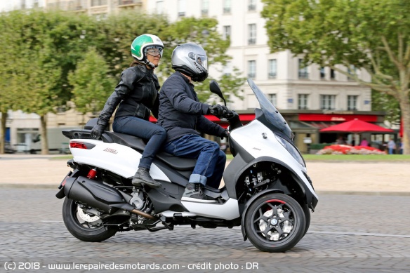 Le Piaggio MP3 350 en ville