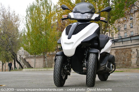 Vue de face du scooter Piaggio MP3 Yourban