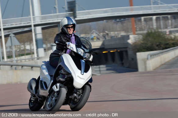 Scooter Piaggio MP3 Yourban en ville