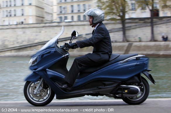 Piaggio X10 125 en ville