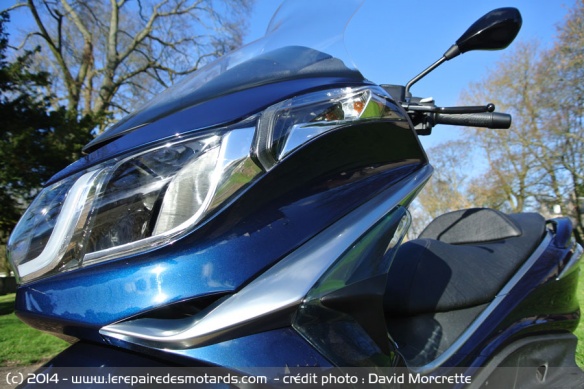 Vue de 3/4 scooter Piaggio X10 125