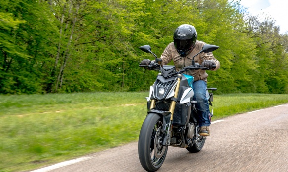 Essai de la moto QJ Motor SRK 550 Essai de la moto QJ Motor SRK 550